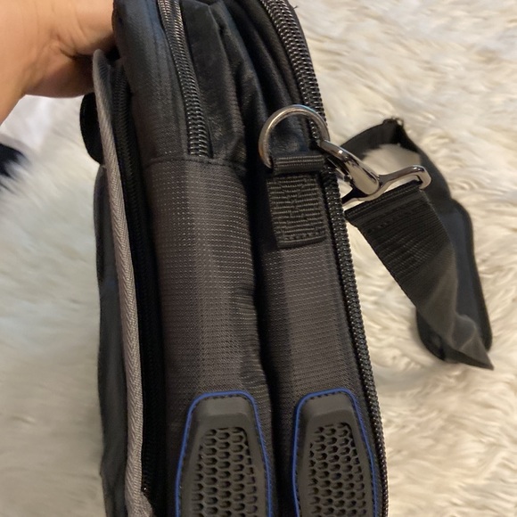 SAMSONITE LAPTOP Bag color black excellent condition length 18” high 13.5” - Picture 15 of 16